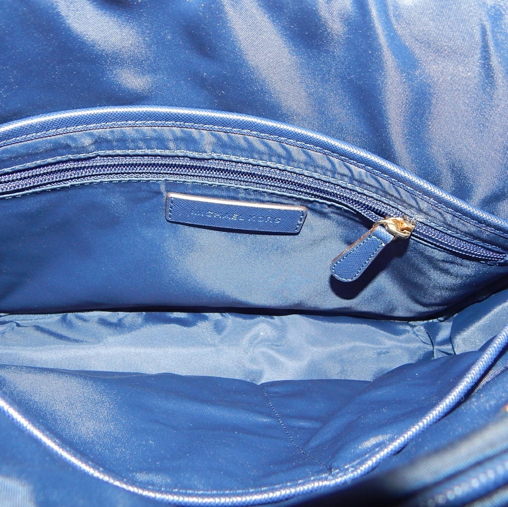 Michael Kors Water Proof Bag - Picture 5 of 8